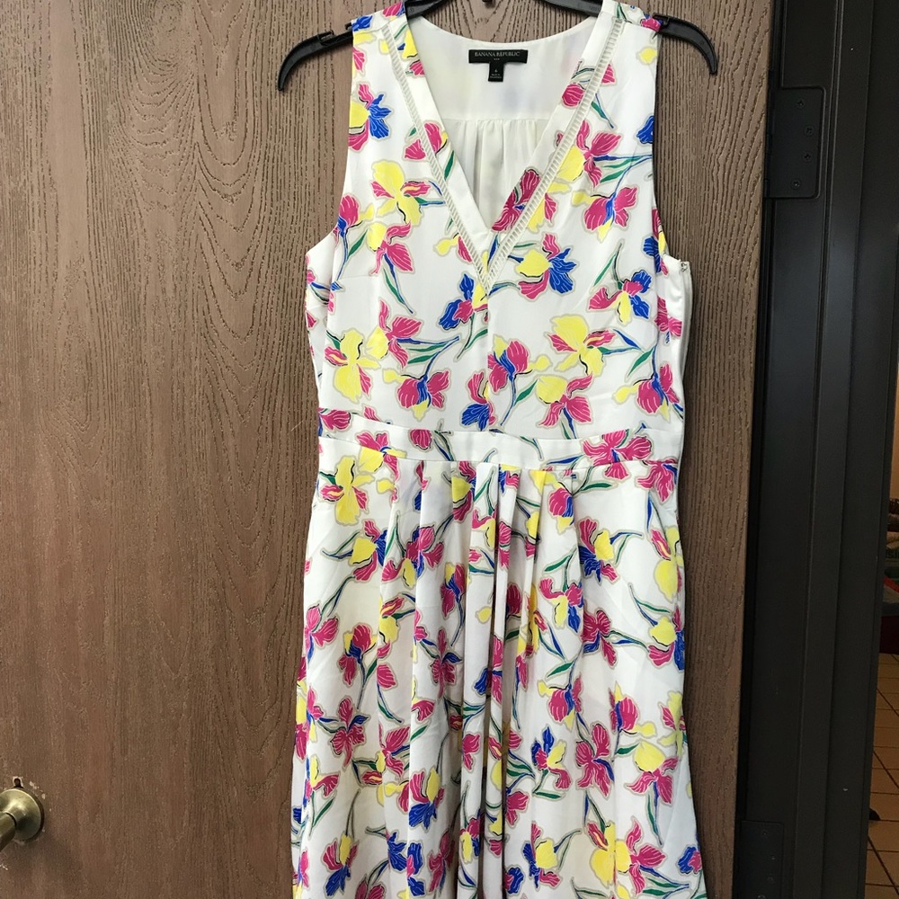 Banana Republic Floral dress 👗